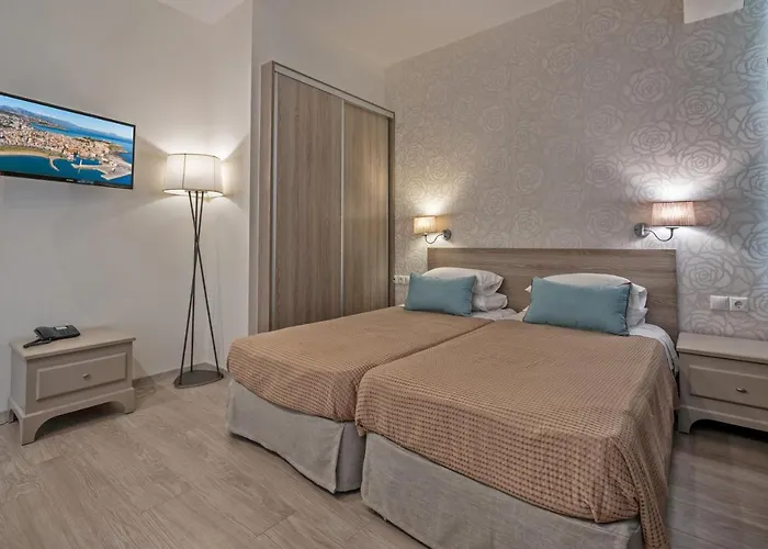 Icarus Suites & Apartments By \