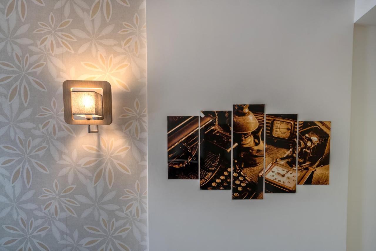 Hotel Icarus & By 