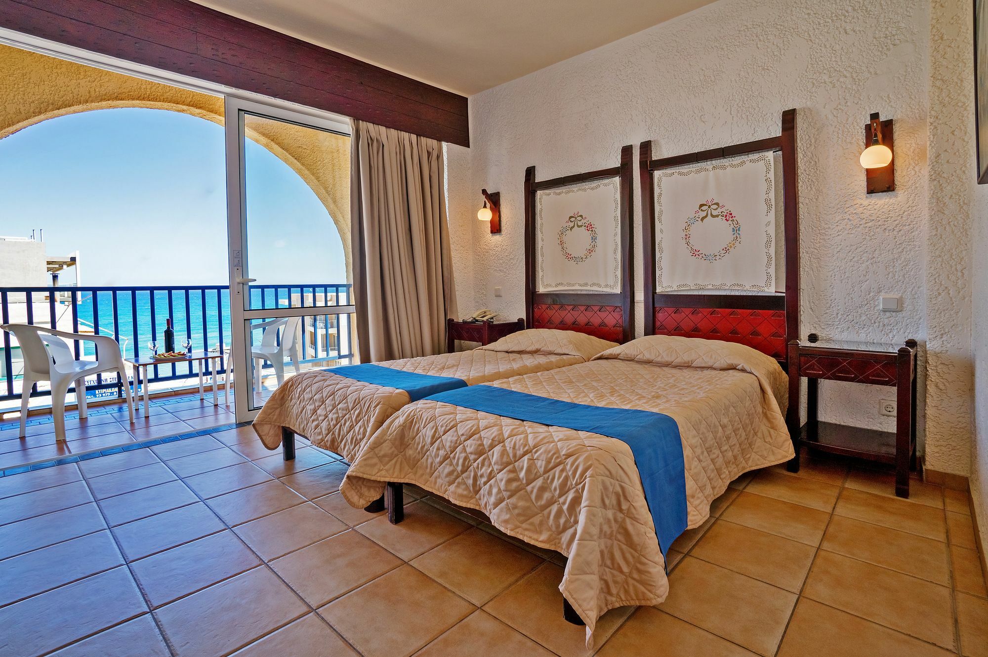 Hotel Icarus & By 