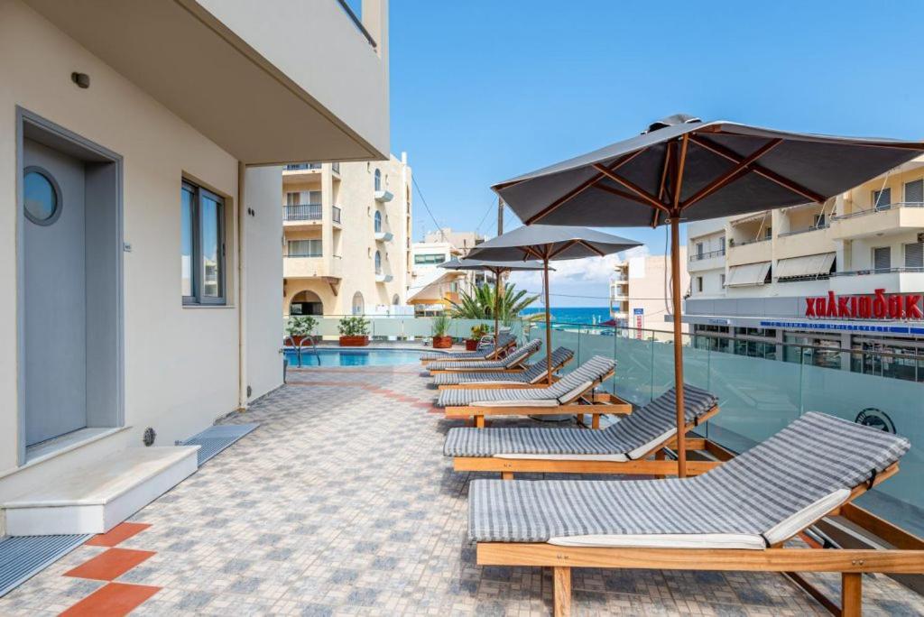 Hotel Icarus & By 