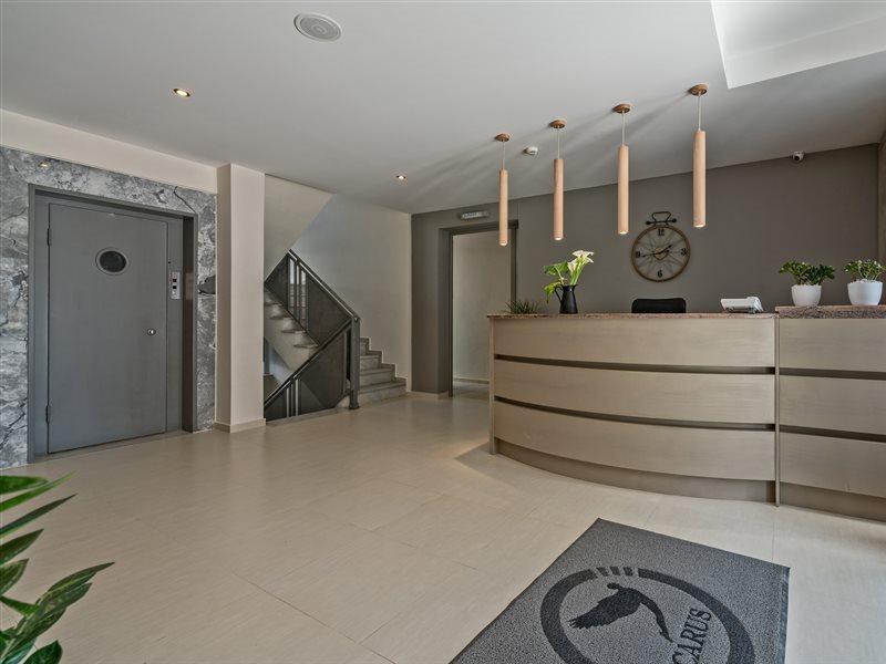 Hotel Icarus & By 