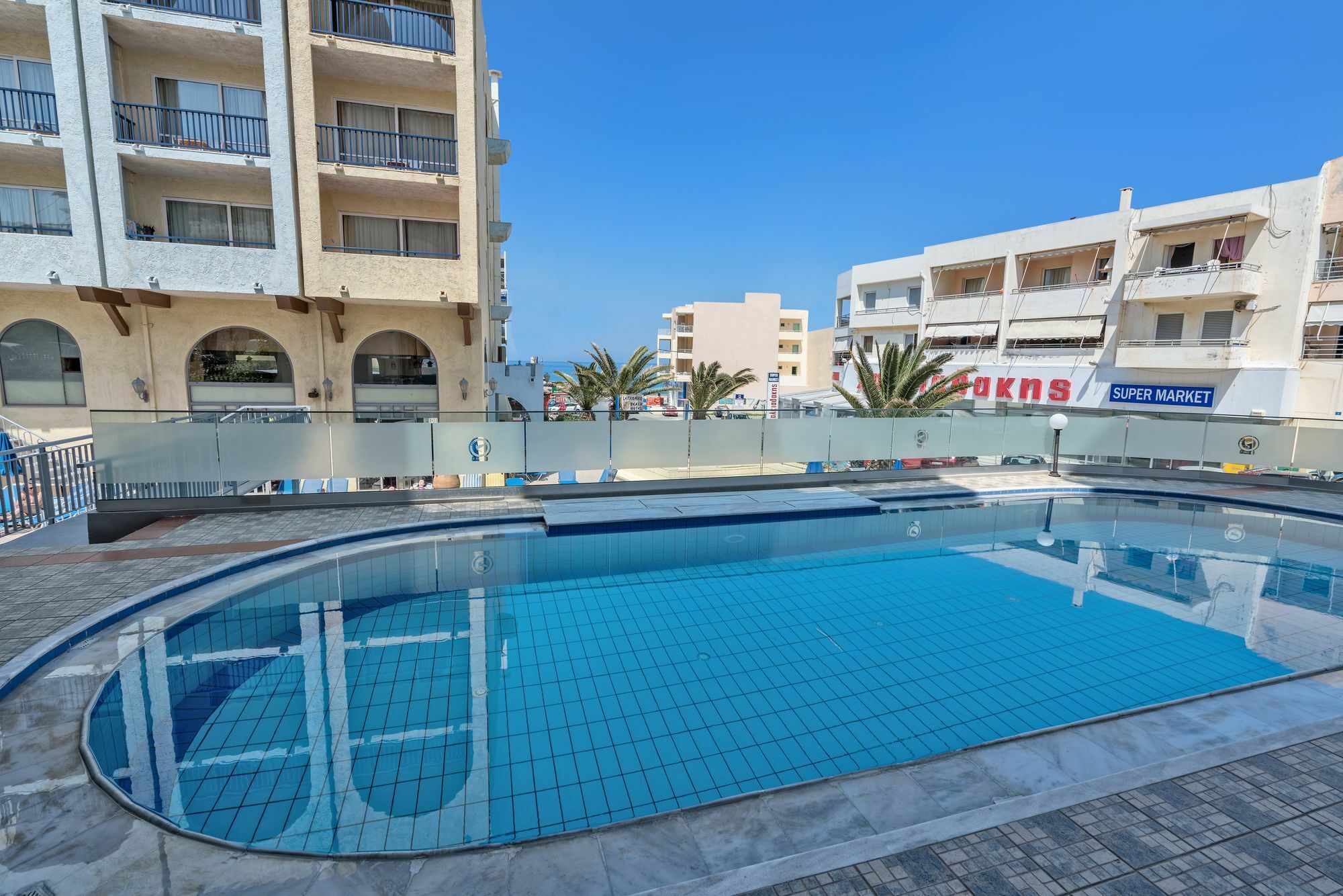 Hotel Icarus & By 